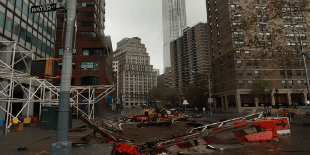 Ο τυφώνας Χένρι έφερε καταστροφές στη Νέα Υόρκη – Πλημμύρησαν οι δρόμοι (βίντεο)