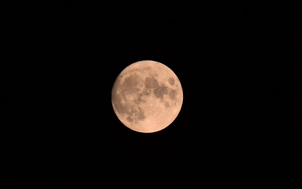 Μαγικές εικόνες από την πανσέληνο του Αυγούστου (φώτο)