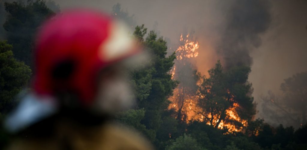 Ξεσπά ο πρόεδρος Βιλίων: «Δεν μπορεί να τρέχουν οι συμπολίτες μας για 7η μέρα να σωθούν – Κάνουν δουλειά αφού καήκαμε»