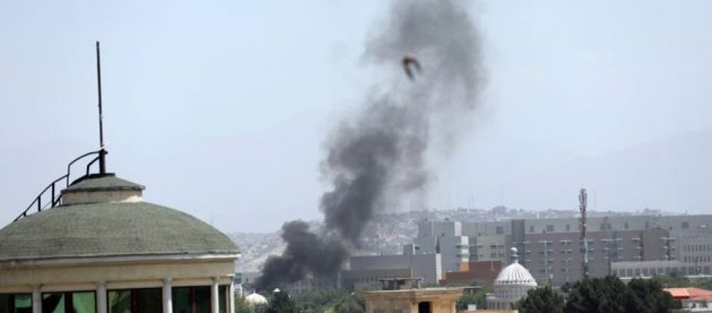 Αφγανιστάν: Αναφορές για φωτιά στο αεροδρόμιο της Καμπούλ εν μέσω μαζικής φυγής (βίντεο)