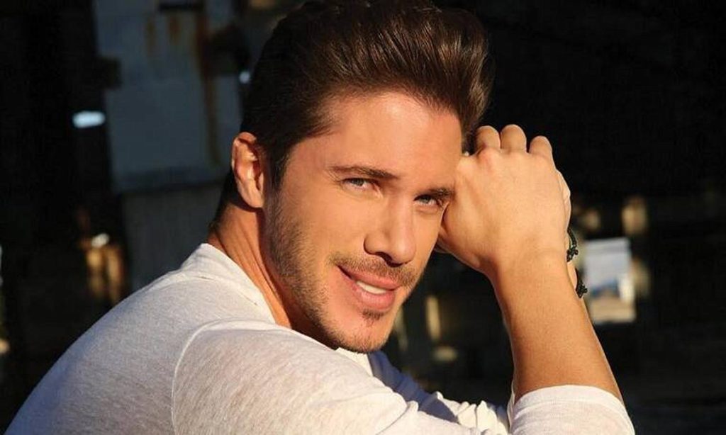 Ξεπέρασε με ευκολία την ελαφρά νόσηση από COVID-19 ο ανεμβολίαστος Νίκος Οικονομόπουλος «βουλώνοντας στόματα»