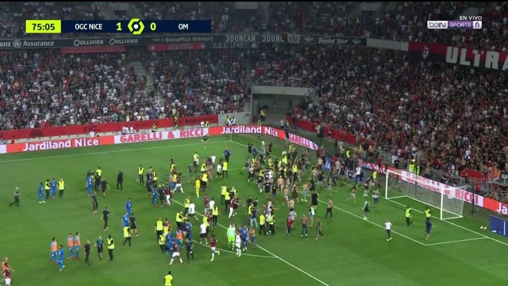Χαμός στο Νις-Μαρσέιγ: Οπαδοί εισέβαλαν στο γήπεδο – Άγρια συμπλοκή με τους παίκτες