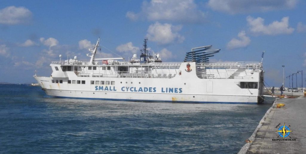 Νάξος: Η στιγμή που το «Εξπρές Σκοπελίτης» «δαμάζει» τα κύματα (βίντεο)