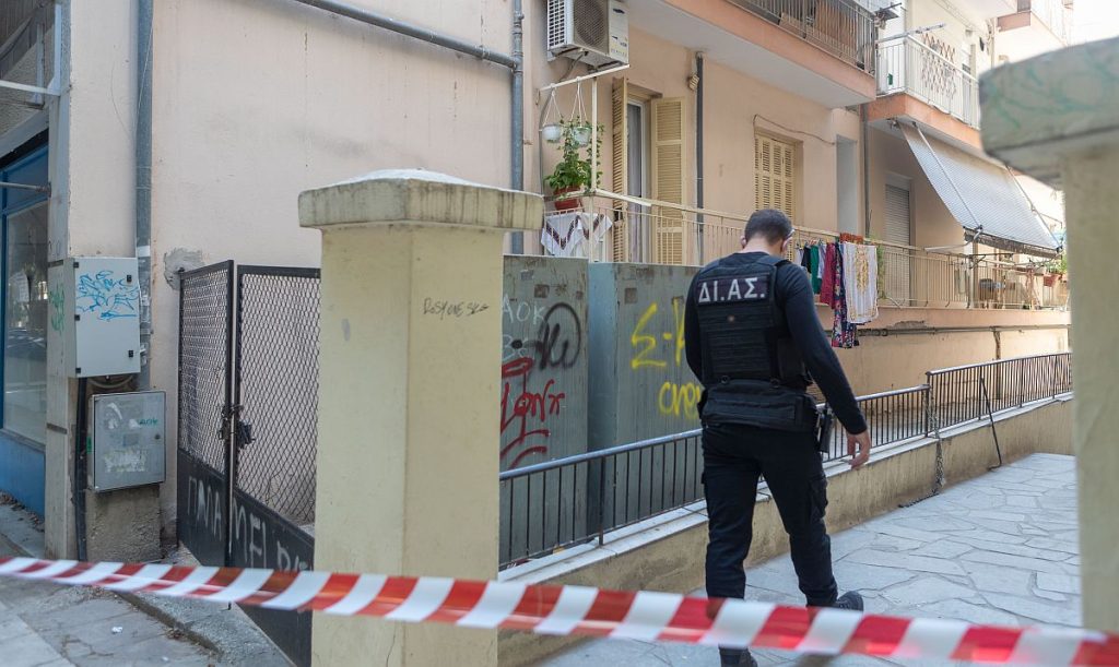 Θεσσαλονίκη: Ενώπιον του Εισαγγελέα ο 48χρονος δολοφόνος της 56χρονης (βίντεο)