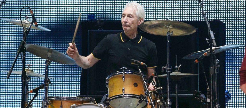 Απεβίωσε ο πασίγνωστος ντράμερ των Rolling Stones Τσάρλι Γουότς