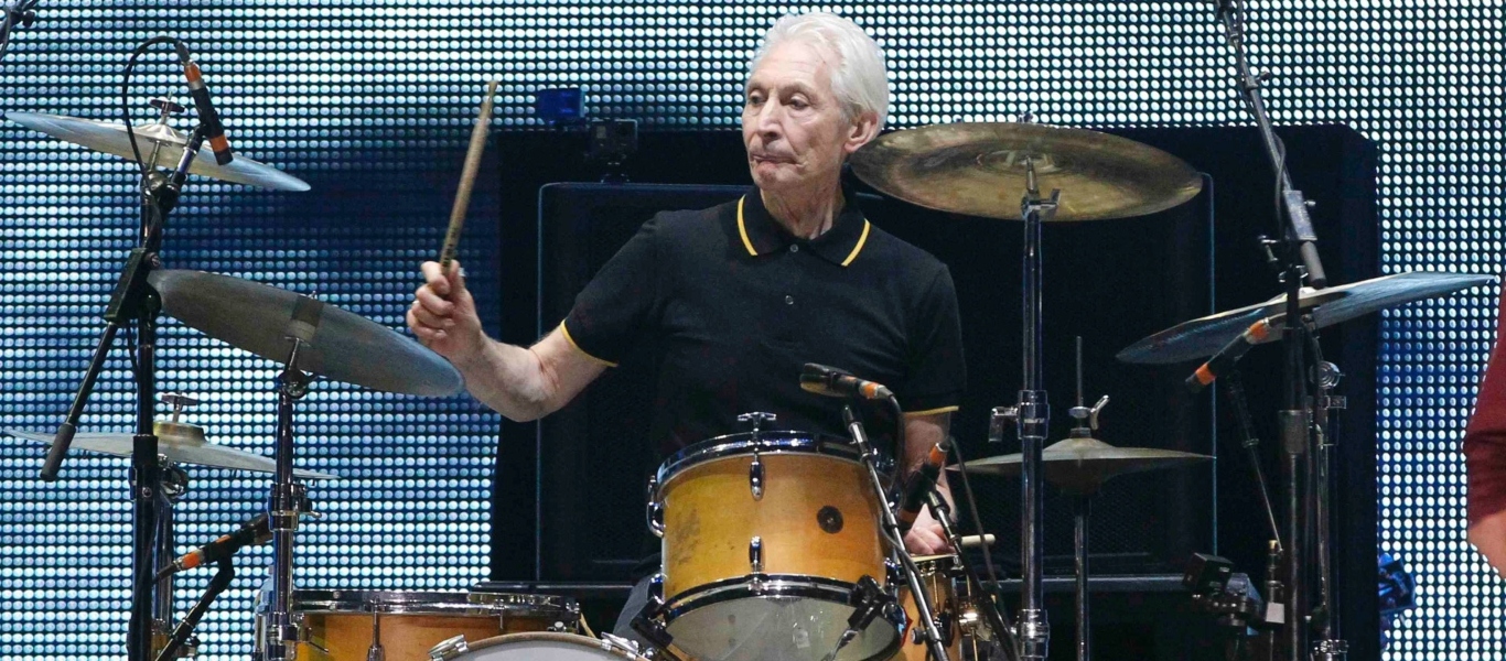 Απεβίωσε ο πασίγνωστος ντράμερ των Rolling Stones Τσάρλι Γουότς