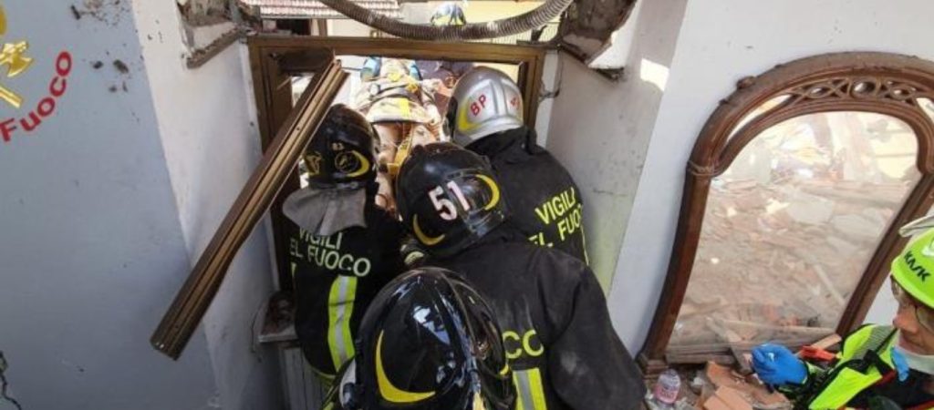 Τραγωδία στο Τορίνο – Νεκρό 4χρονο αγόρι μετά από έκρηξη σε διώροφο κτίριο (βίντεο)