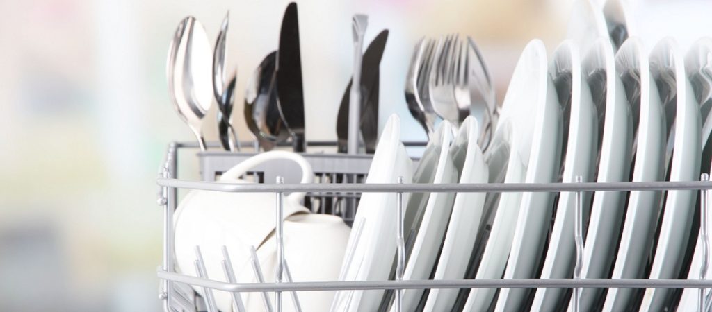 H κίνηση που πραγματοποιούν ελάχιστοι μετά το πλύσιμο των πιάτων