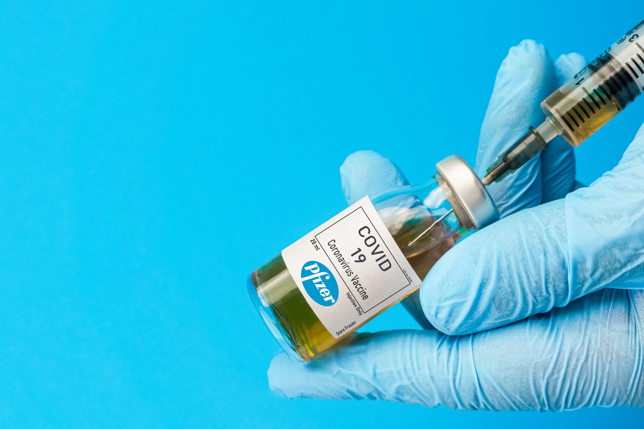 «Ασυγκράτητη» η Pfizer: Κατέθεσε αίτηση έγκρισης στον  FDA και για την τρίτη δόση του εμβολίου της