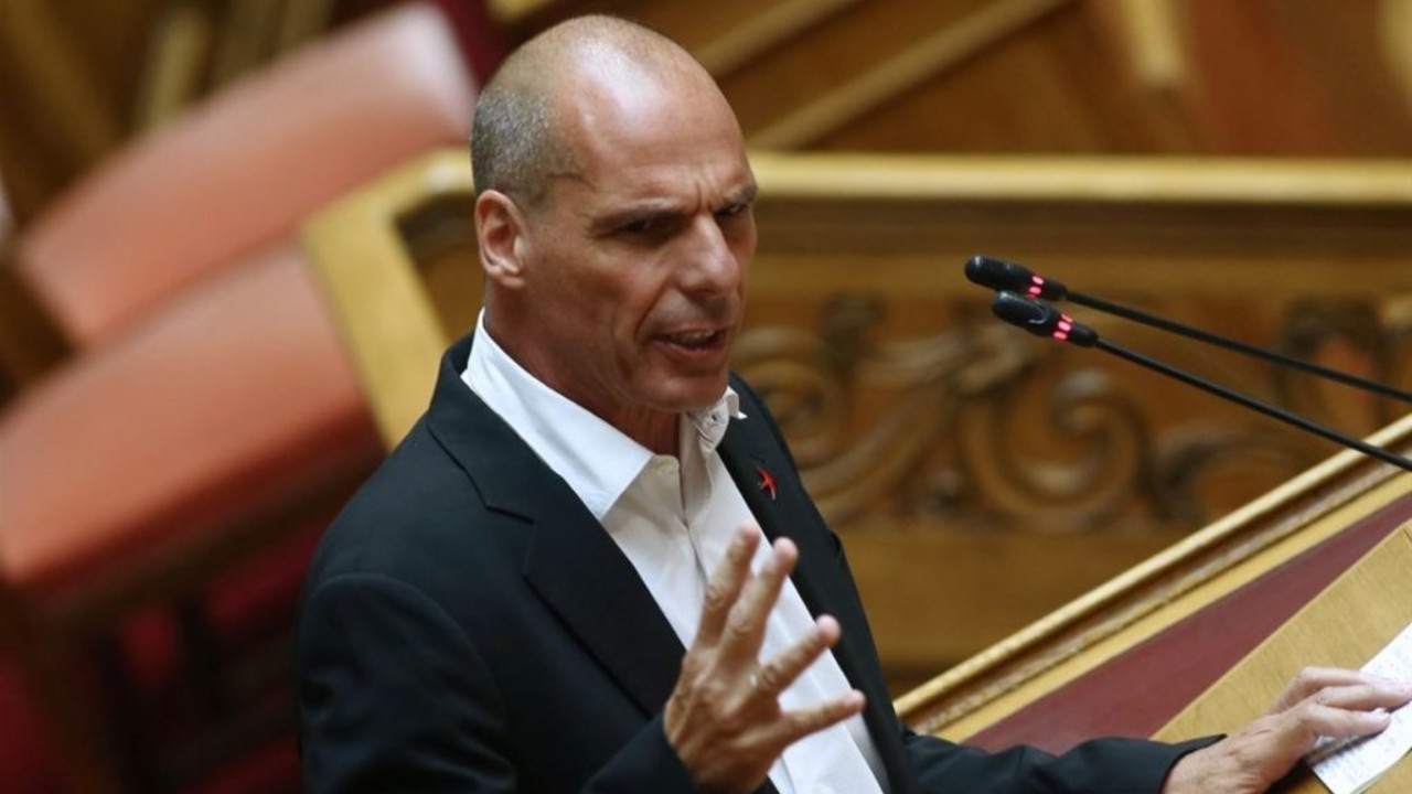 Βαρουφάκης: «Πίσω από τα κροκοδείλια δάκρυά σας για τα δάση κρύβεται η Bayern-Monsanto»