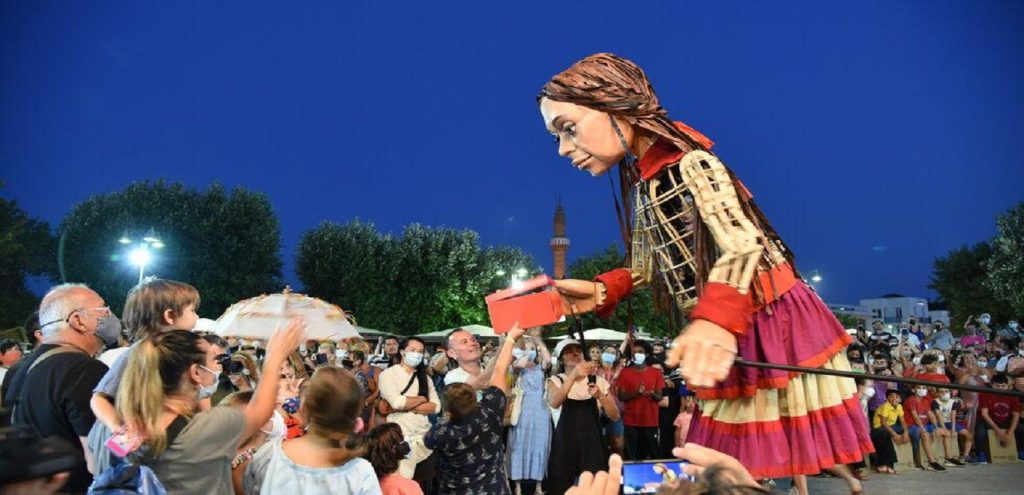 Δήμαρχος Μετεώρων: «Μπλόκο» στη μουσουλμάνα «κούκλα» για θρησκευτικούς λόγους