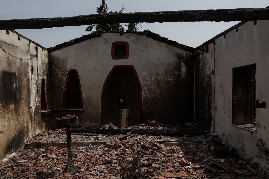 Εύβοια – Πυρόπληκτος: «Οι τράπεζες μας ζητούν χρήματα»