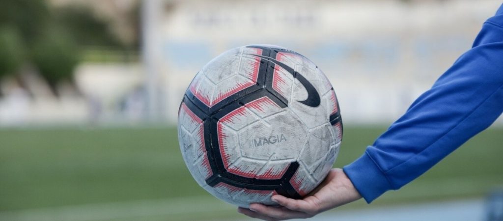 Χειροπέδες σε πρόεδρο ελληνικής ομάδας – Ζήτησε χρήματα για το δελτίο ενός ποδοσφαιριστή