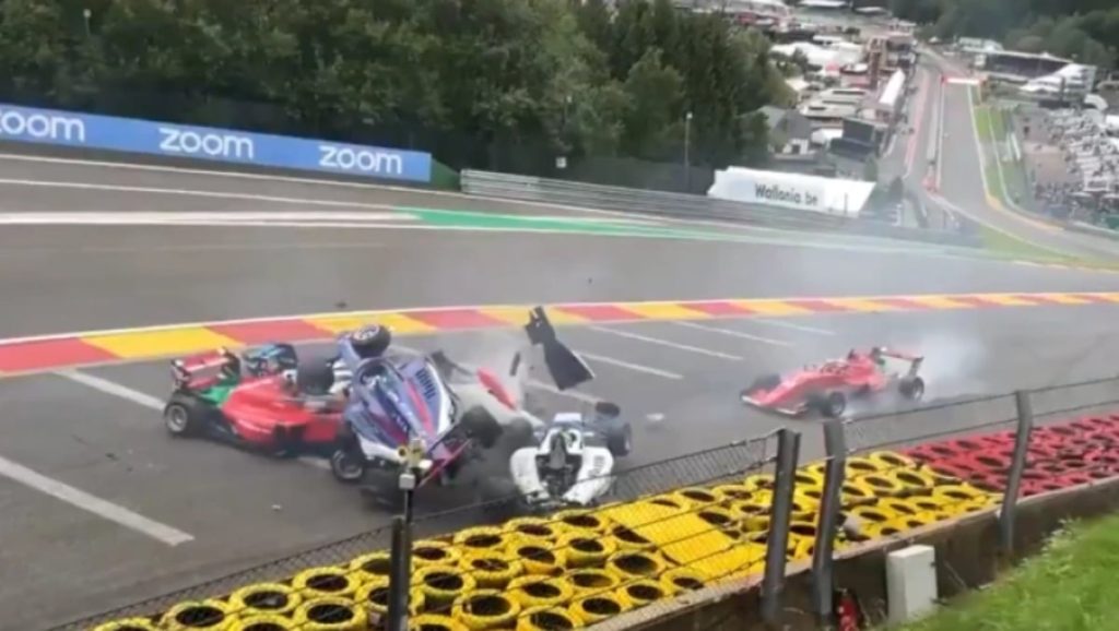 Απίστευτο ατύχημα στο W Series στο Σπα – Συγκρούστηκαν έξι οδηγοί! (βίντεο)