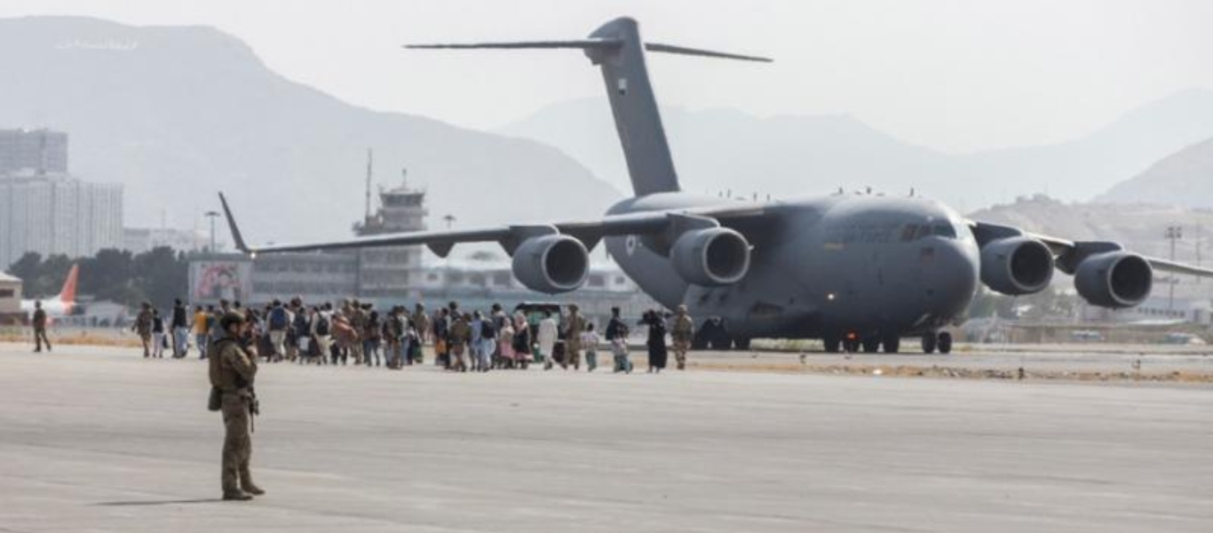 Αεροπλάνο γεμάτο με πρόσφυγες από την Καμπούλ έφτασε στην Αλβανία