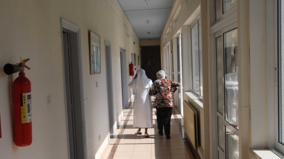 Θεσσαλονίκη: Τουλάχιστον 30 κρούσματα κορωνοϊού σε γηροκομείο – Ήταν όλοι εμβολιασμένοι