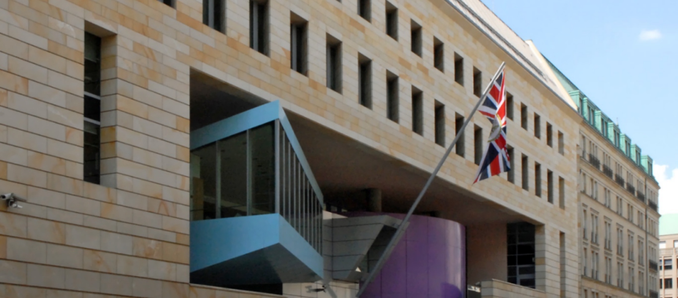 Αφγανιστάν: Προσωπικό της πρεσβείας της Βρετανίας ξέχασε απόρρητα έγγραφα σε γραφεία