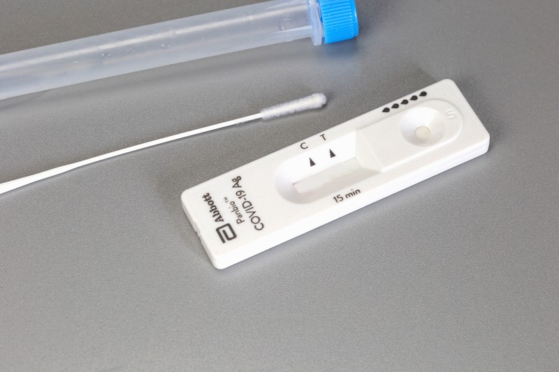 Δύο δωρεάν self tests από τη Δευτέρα σε ανεμβολίαστους που επιστρέφουν από διακοπές – Δείτε για πόσο ισχύει