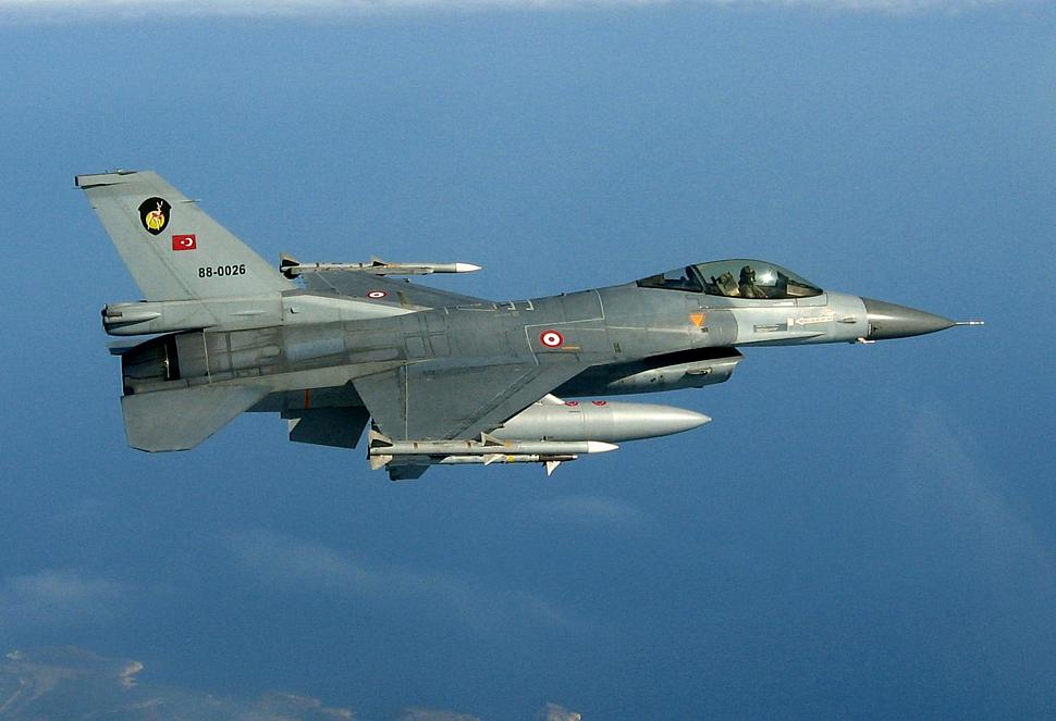 Υπερπτήσεις δύο τουρκικών F-16 πάνω από ελληνικά νησιά σήμερα το πρωί