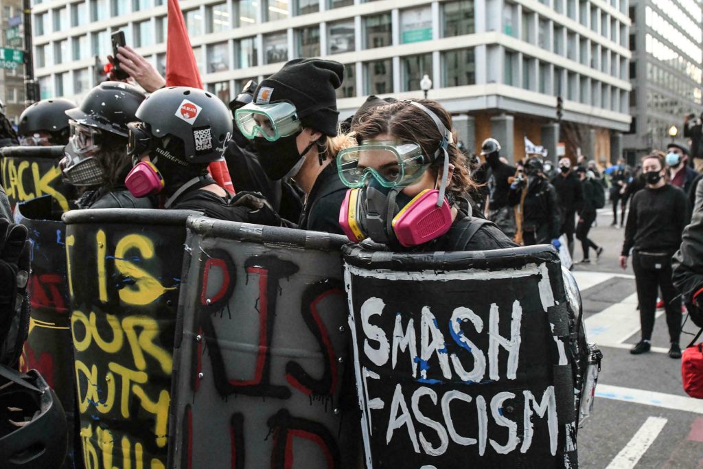 Μεγάλες διαδηλώσεις σε Βερολίνο, Λονδίνο, Παρίσι από χιλιάδες διαδηλωτές κατά υποχρεωτικού εμβολιασμού και απαγορεύσεων