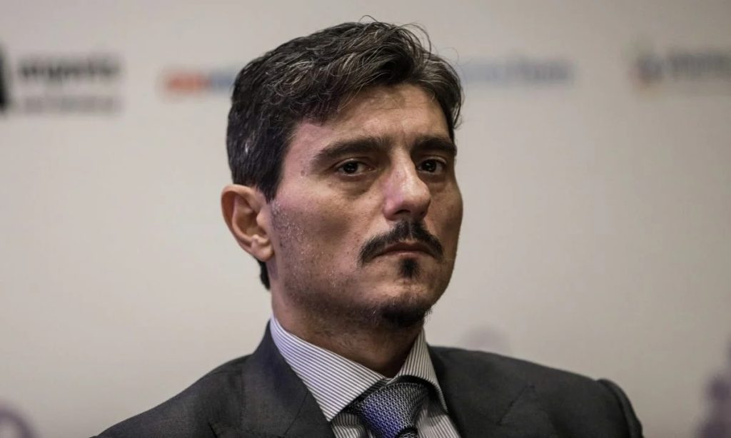 Διεθνής χούντα: Κατέβασαν ανάρτηση του Δ.Γιαννακόπουλου με την ομιλία του Μ.Τζόνσον για τους Έλληνες ως… «πορνό»