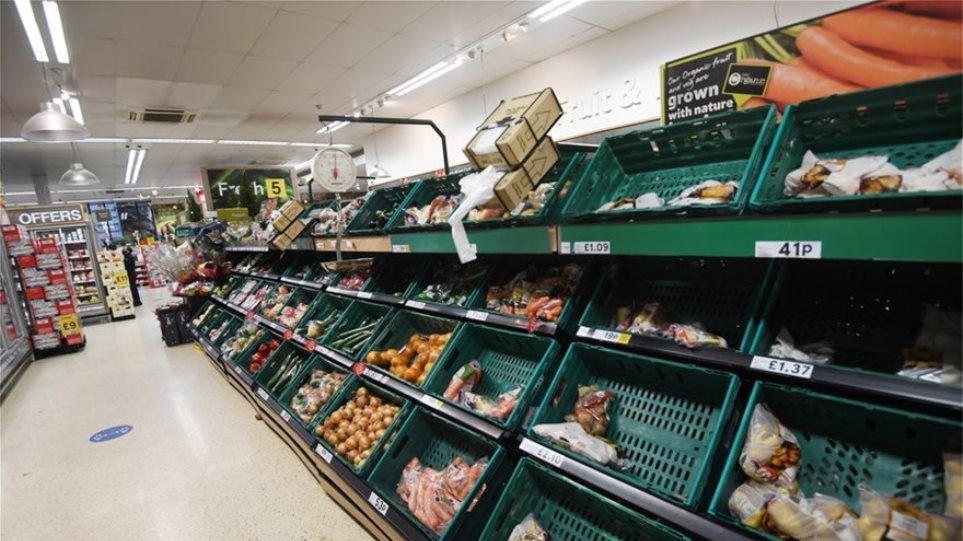 Βρετανία: Σοβαρές ελλείψεις τροφίμων – Αδειάζουν τα σούπερ μάρκετ