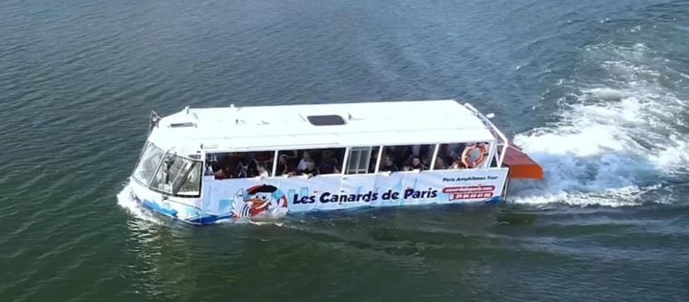 Παρίσι: Λεωφορείο «βουτά» στον Σηκουάνα και μετατρέπεται σε ποταμόπλοιο