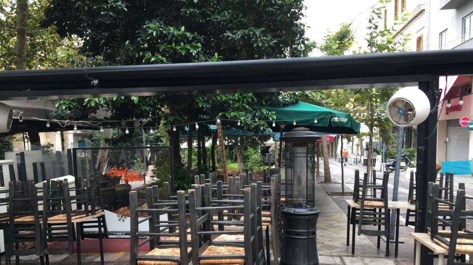 Εστίαση: «Μας βάζουν σε μίνι-lockdown γιατί το 50% των Ελλήνων δεν έχει εμβολιαστεί»