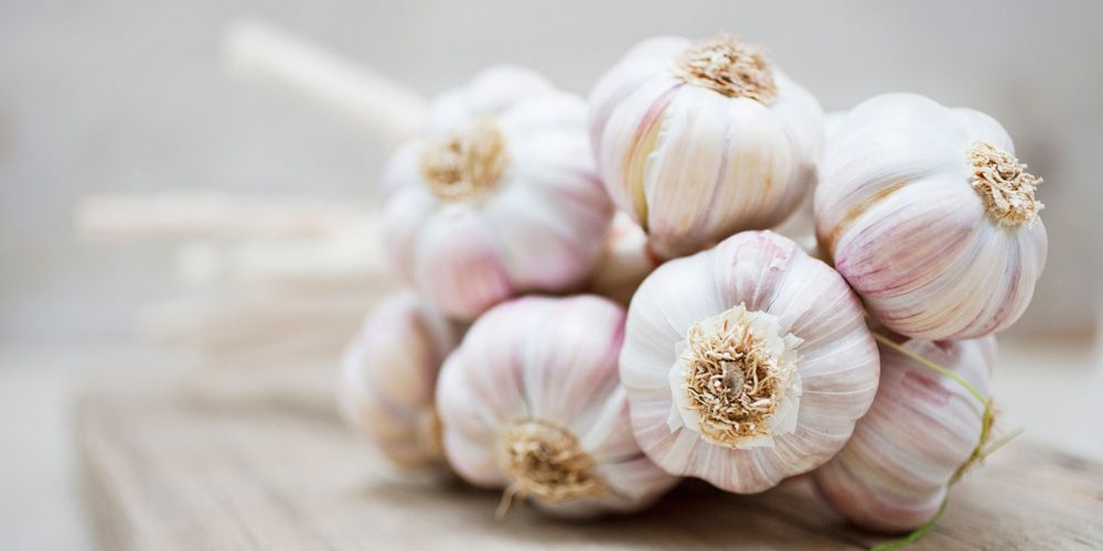 Τέσσερις χρήσεις του σκόρδου που πιθανόν δεν γνωρίζετε