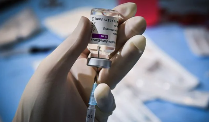 Συναγερμός στην Πάτρα: Γυναίκα λιποθύμησε αμέσως μετά τον εμβολιασμό της