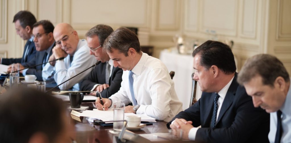 Μετρώντας αντίστροφα για τον ανασχηματισμό – Η πτώση των ποσοστών, οι πυρκαγιές και ο κορωνοϊός φέρνουν αλλαγές