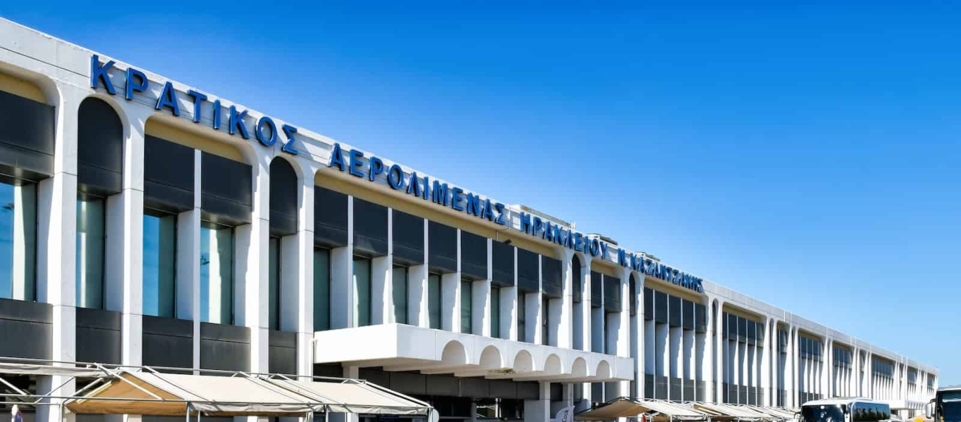 Κρήτη: 19 συλλήψεις για πλαστογραφία πιστοποιητικών εμβολιασμού στο αεροδρόμιο Χανίων