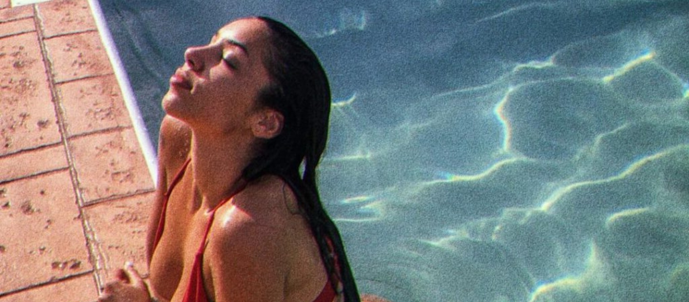 Big Brother: Η «καυτή» παίκτρια που έχει βαλθεί να… τρελάνει και τον «Μεγάλο Αδερφό» (φώτο)