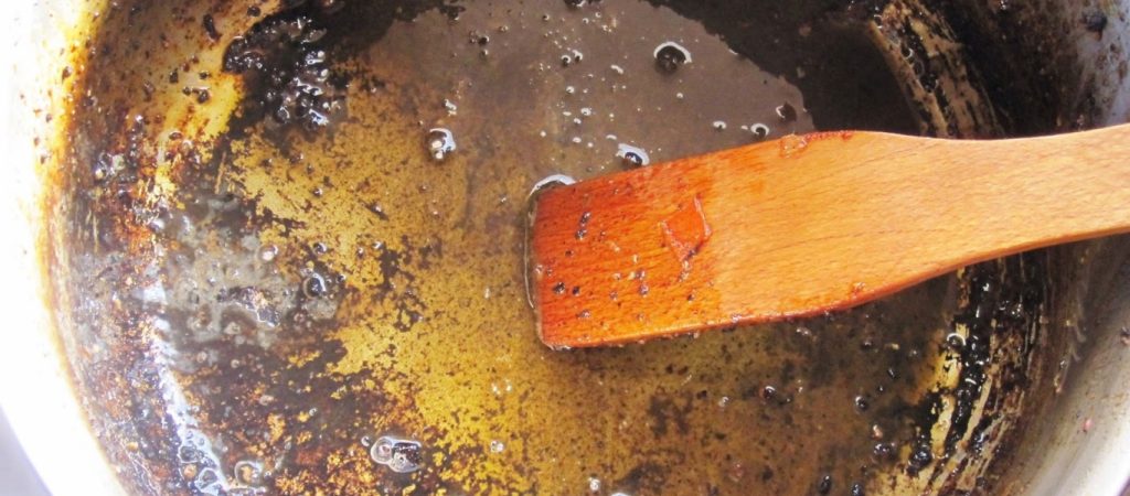 Το μυστικό για πεντακάθαρες κατσαρόλες με δύο θαυματουργά μυστικά (βίντεο)