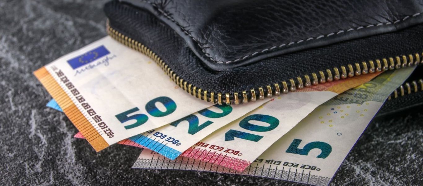 Παραμένουν μειωμένες κατά 3% οι ασφαλιστικές εισφορές έως το τέλος του 2022 – Το όφελος για μισθωτούς και εργοδότες