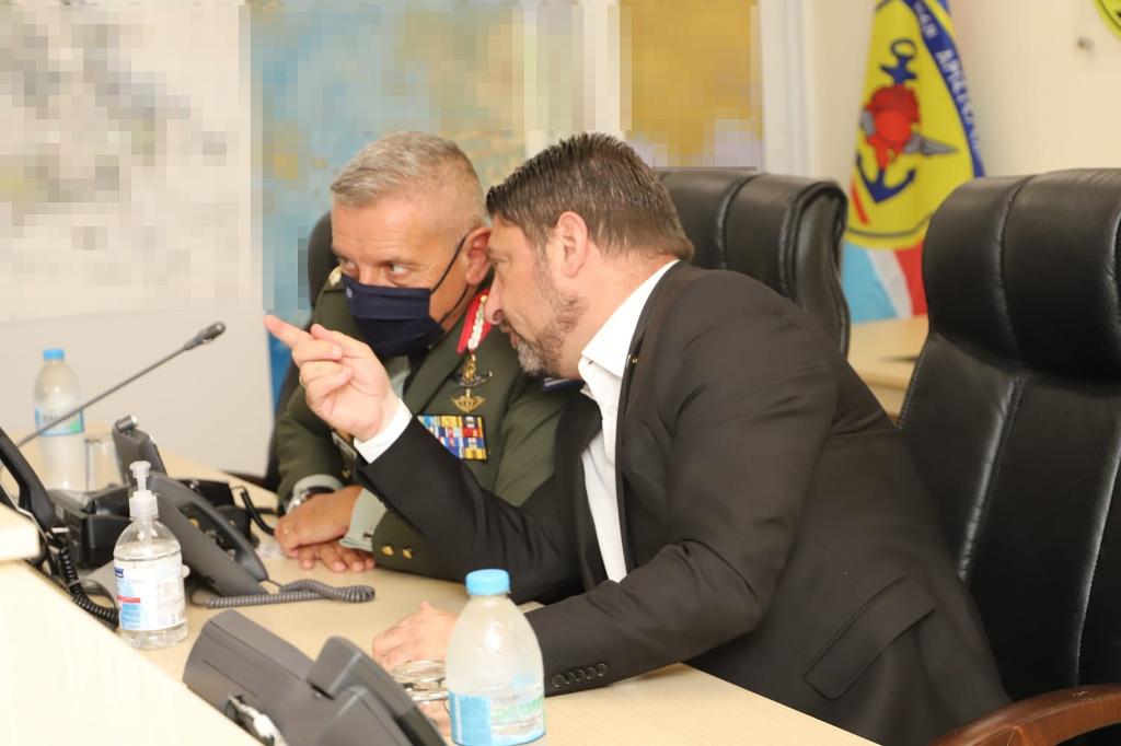 Ο Ν.Χαρδαλιάς θα είναι ο επόμενος Υπουργός Εθνικής Άμυνας; – Η ξενάγηση στα άδυτα του υπουργείου