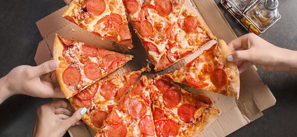 Η απόλυτη «αναμέτρηση»: Πίτσα απλή ή σπέσιαλ;