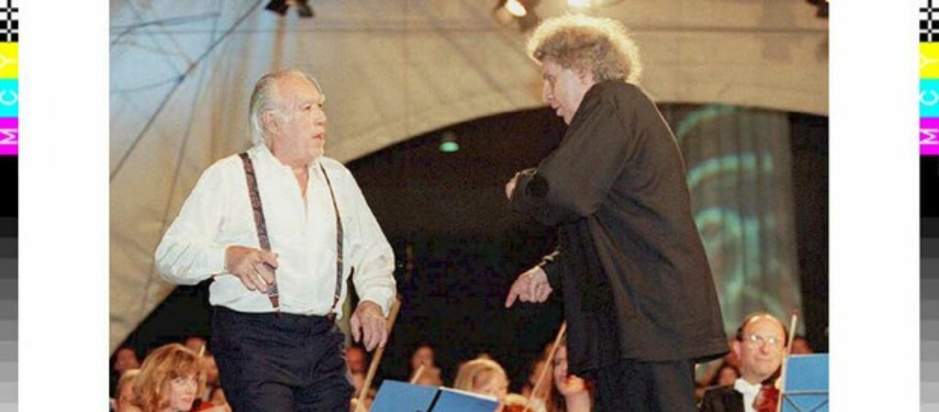 Συνάντηση Μ.Θεοδωράκη και Α.Κουίν – Οι δύο μύθοι χόρεψαν μαζί συρτάκι (βίντεο)