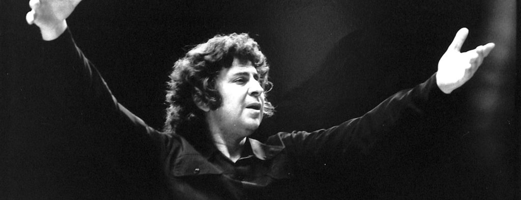 Η πρώτη συναυλία του Μ.Θεοδωράκη μετά την πτώση της Χούντας το 1974 (βίντεο)