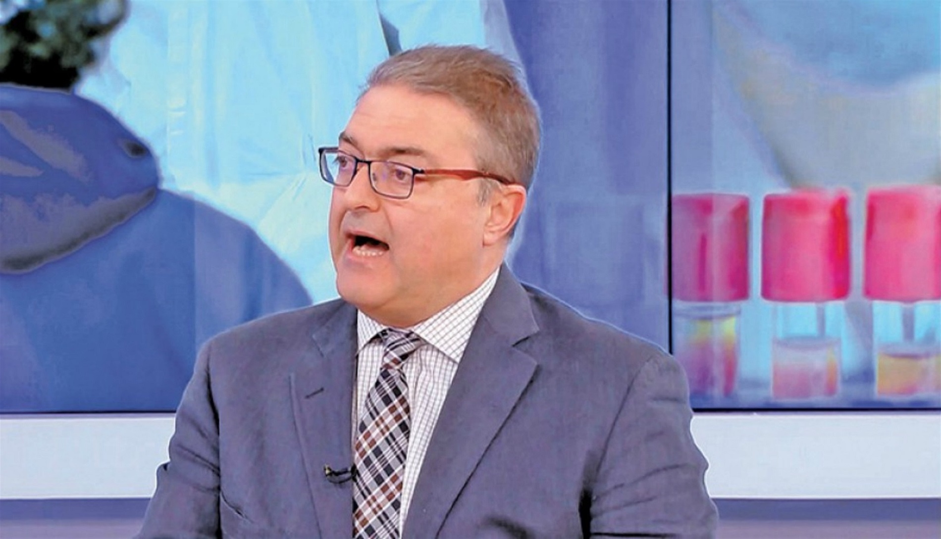 Ο Θ.Βασιλακόπουλος λέει τώρα πως «και οι εμβολιασμένοι νοσούν» αλλά «πιο ελαφριά»