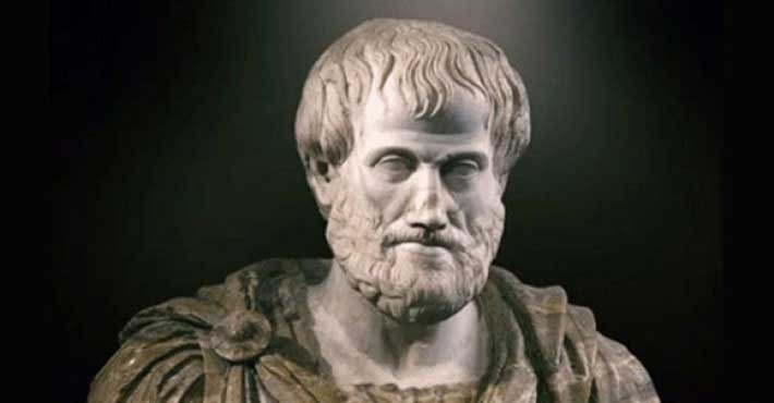Ποια είναι τα 12 χαρακτηριστικά του υπεράνθρωπου σύμφωνα με τον Αριστοτέλη;