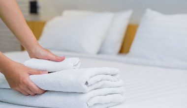 Λευκά σεντόνια και πετσέτες στα ξενοδοχεία – Γι’ αυτό επιλέγουν αυτό το χρώμα