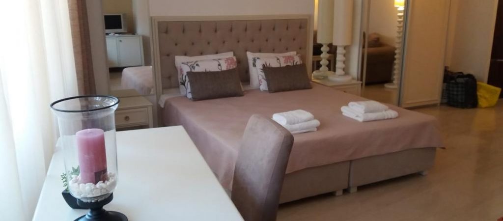 Πρώην χάκερ αποκαλύπτει: Τι πρέπει να κάνετε για να εντοπίσετε κρυφές κάμερες στο δωμάτιο ξενοδοχείου (βίντεο)