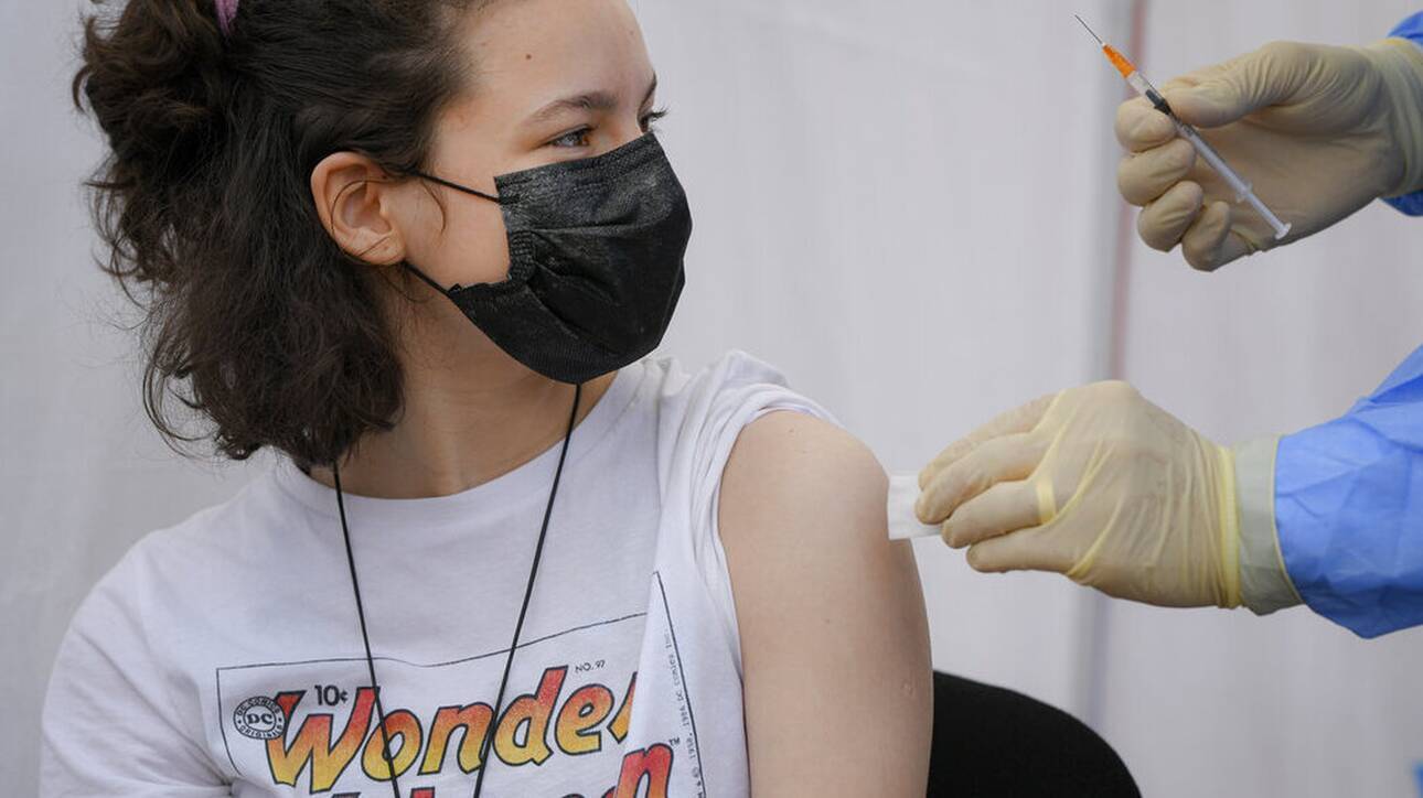 «Φρένο» στη Βρετανία για εμβολιασμούς υγιών παιδιών 12-15 ετών: «Δεν γνωρίζουμε τις μακροπρόθεσμες επιπτώσεις»