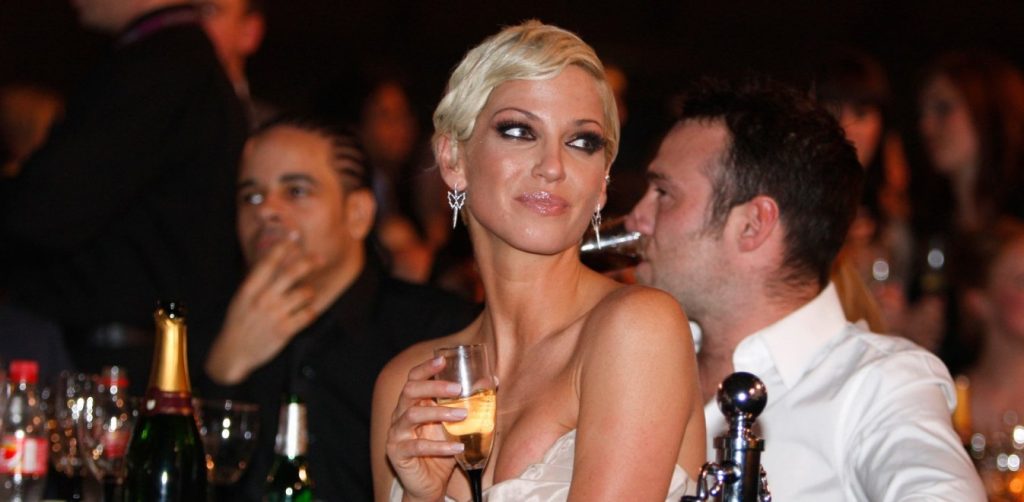 Έφυγε από τη ζωή σε ηλικία 39 ετών η ηθοποιός και τραγουδίστρια Σάρα Χάρντινγκ (φώτο)