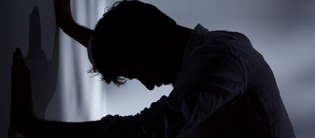 Συγκαλυμμένη κατάθλιψη: Τα επτά σημάδια που… μαρτυρούν ότι πάσχετε