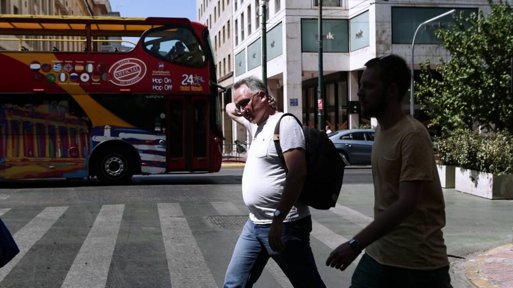 Κρούσματα «ασανσέρ» και προβλέψεις… μπακάλικου: Άλλα λέει ο ένας, άλλα ο άλλος