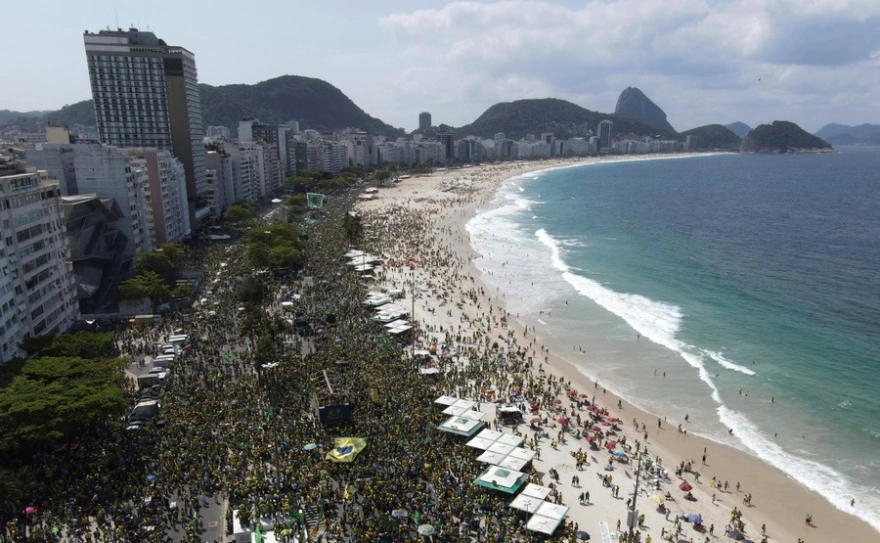 Εκατοντάδες χιλιάδες υποστηρικτές του Ζ.Μπολσονάρου πλημμύρισαν τους δρόμους της Βραζιλίας για να τον στηρίξουν