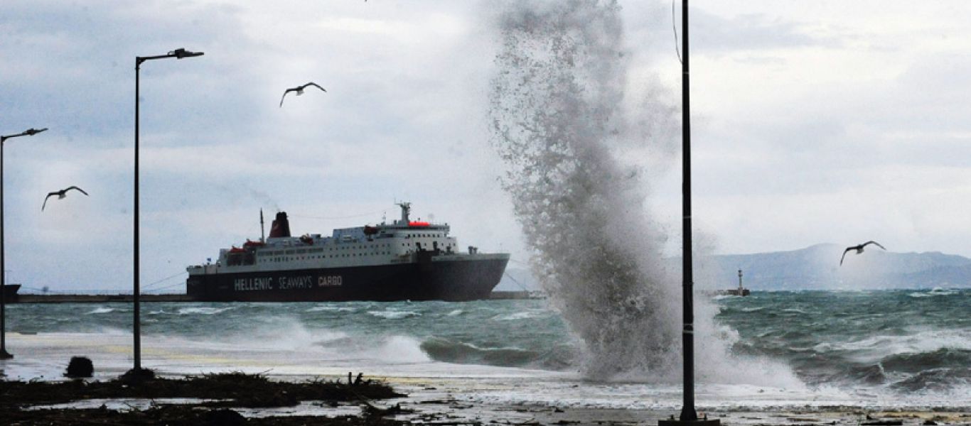 Θυελλώδεις άνεμοι: Αίρεται σταδιακά η απαγόρευση απόπλου από τα λιμάνια της χώρας