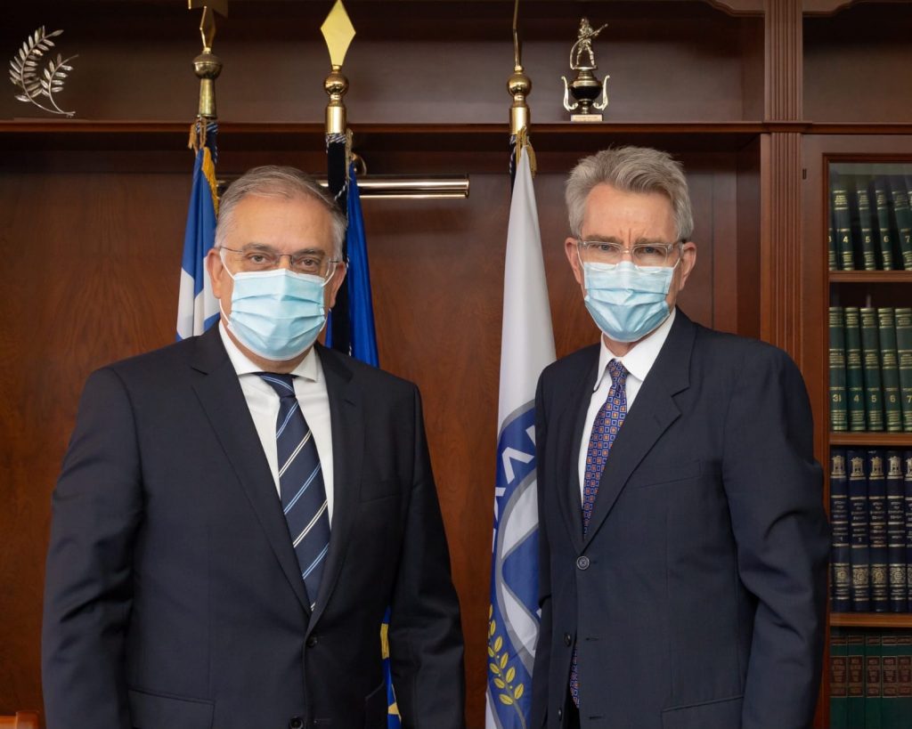 Είδε «φως» και μπήκε – Επίσκεψη του Αμερικανού πρέσβη Τ.Πάιατ στον Τ.Θεοδωρικάκο